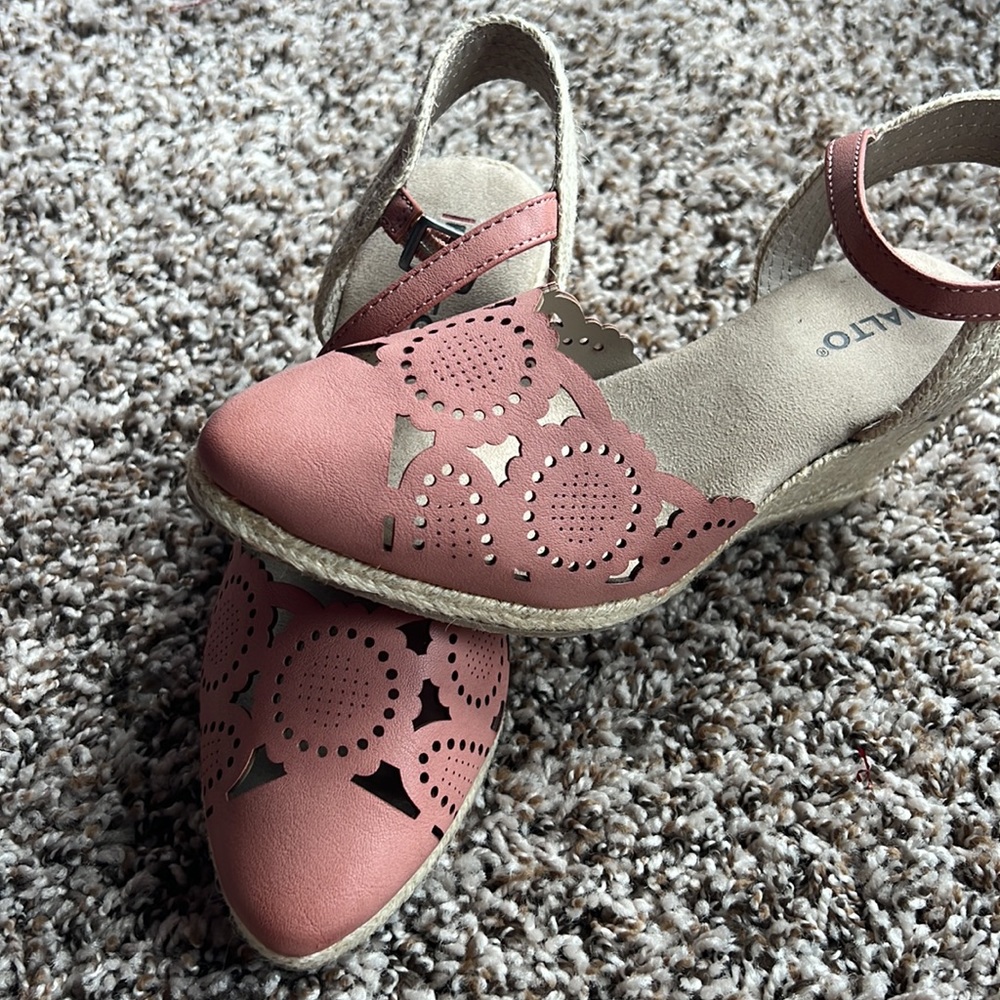 Brand new mauve/ pink wedges.